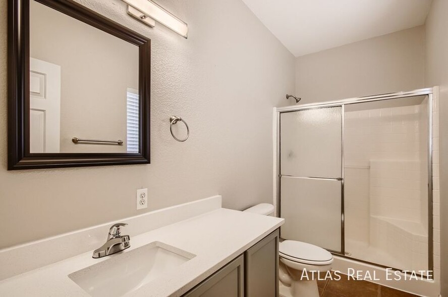 Building Photo - 805 E Drifter Pl