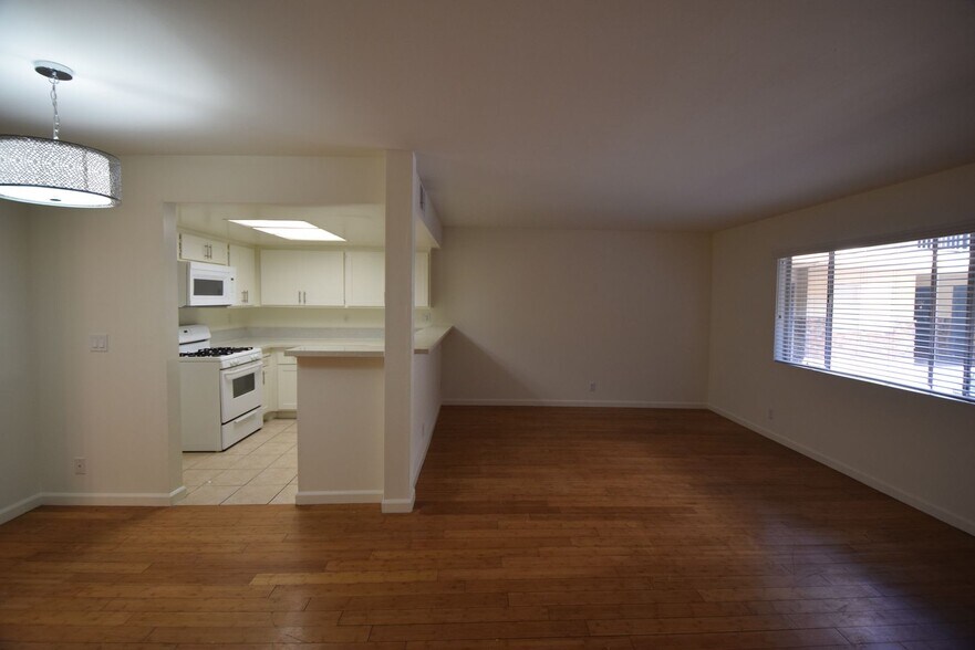 Building Photo - 6401 Riverton Ave