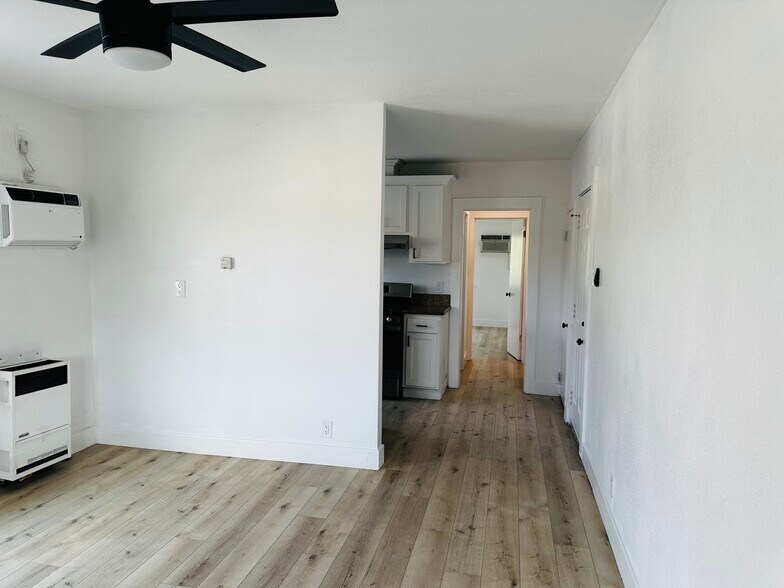 Building Photo - 823 W Orange St