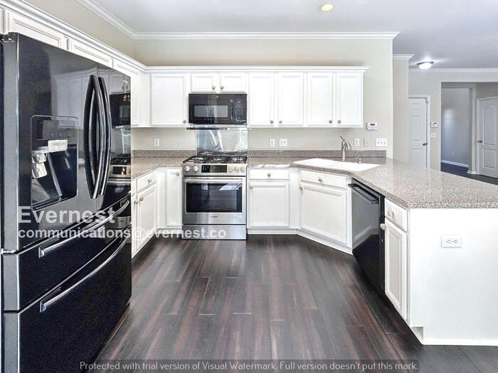 Building Photo - 5225 Southfork Blvd