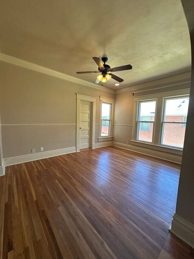Building Photo - Amazing 3 bedroom home avail NOW
