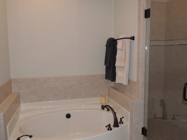 Building Photo - Luxury furnished 3/2.5 Condo at Lodges at Winklers Creek