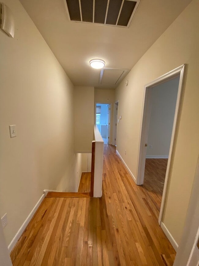 Building Photo - 1210 N 21st St