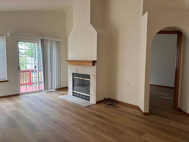Building Photo - Spacious 2-Bedroom & 3 Bathroom Home – Move-In Ready