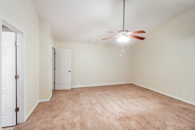 Building Photo - 6593 Silk Tree Pointe