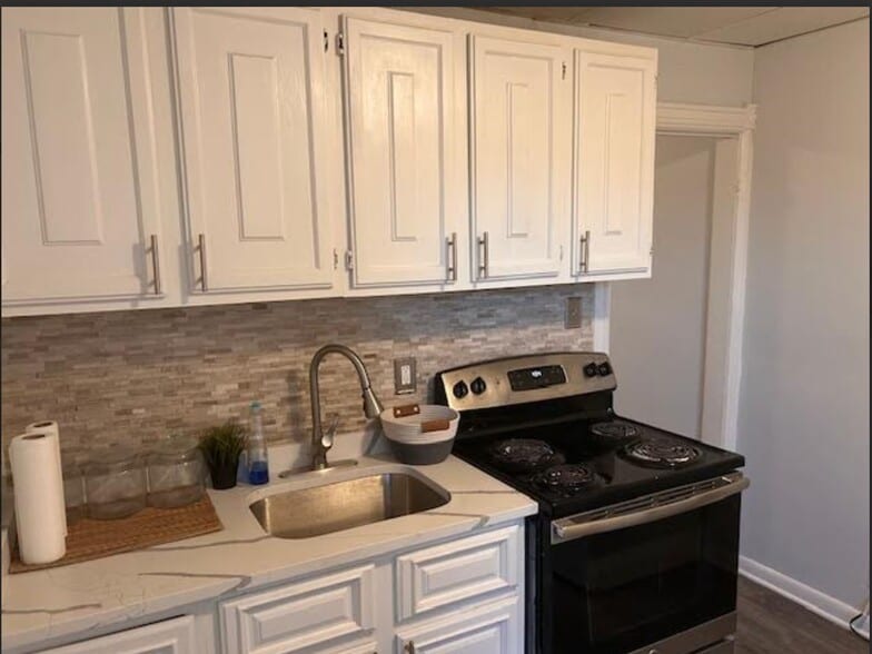 Building Photo - 322 N Franklin St