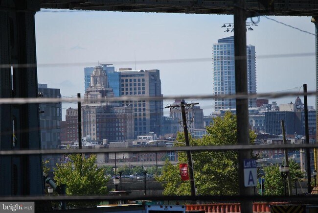 Building Photo - 530 N Front St