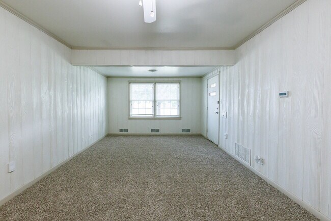 Building Photo - Large 3 bedroom in Tech Terrace
