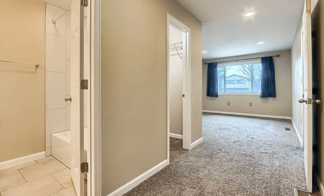 Building Photo - Charming & Spacious 5-Bedroom Home! Detach...