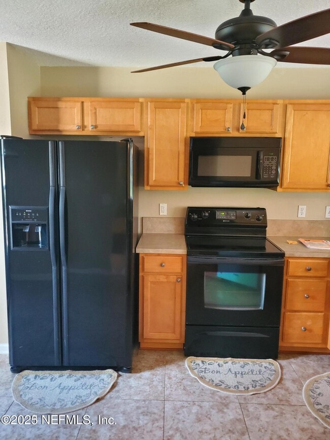 Building Photo - 1625 Vineland Cir