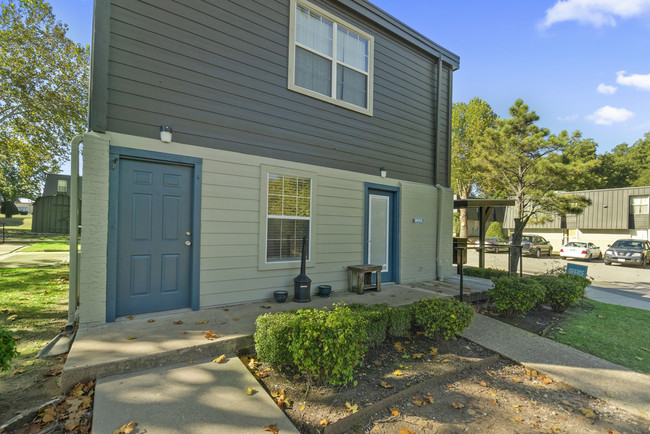 Building Photo - Pecan Creek