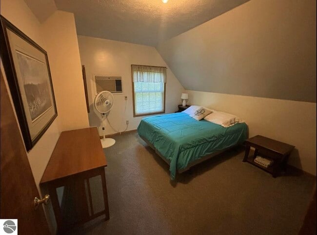 Building Photo - 855 E Front St