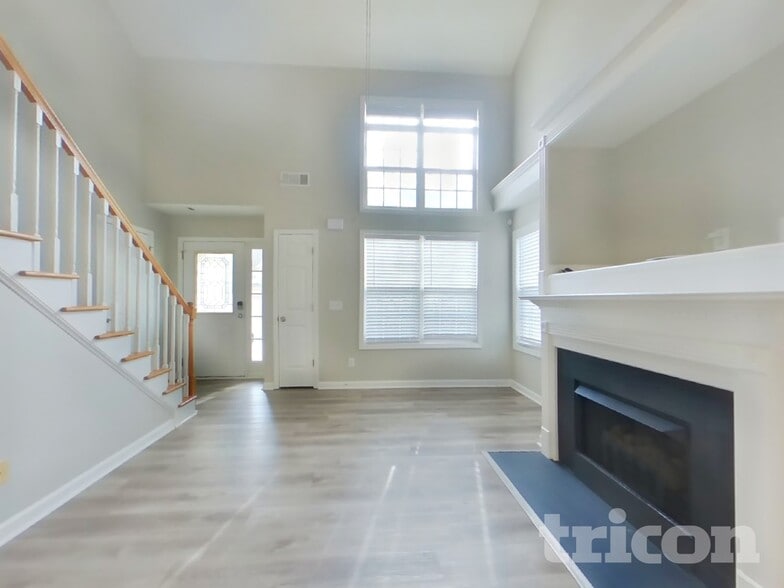 Building Photo - 320 Providence Rd