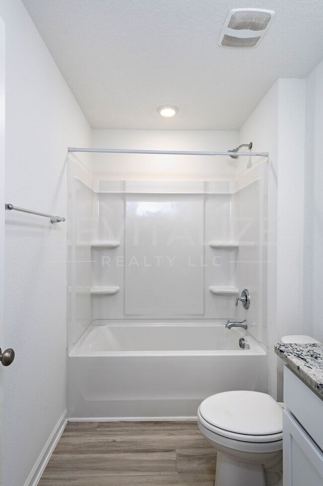 Building Photo - 1097 Hayward Lp