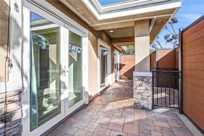 Building Photo - 3329 E Virginia Ave