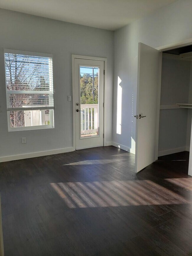 Building Photo - 2 bedroom in Oakland CA 94609