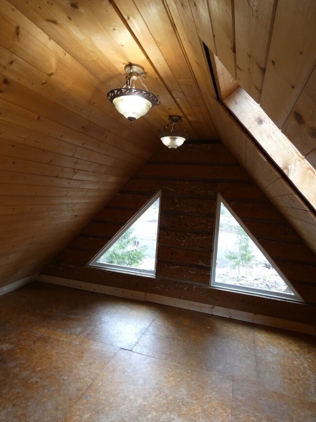 Building Photo - **Charming Cabin**