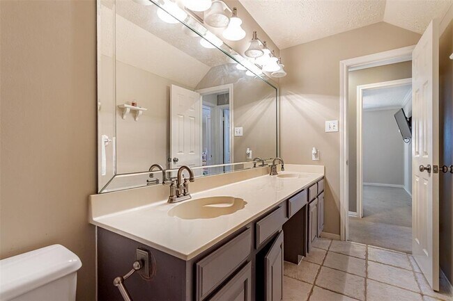 Building Photo - 20307 Hampshire Rocks Dr