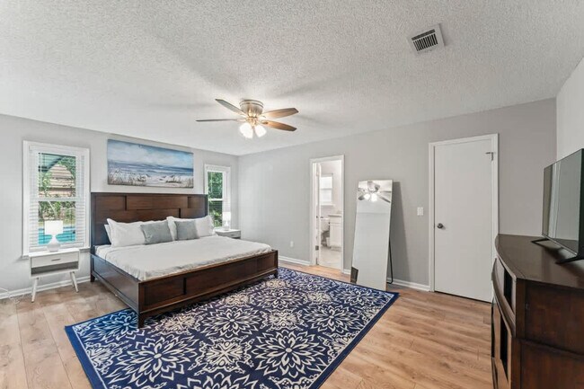 Building Photo - 10383 Chatwood Ct