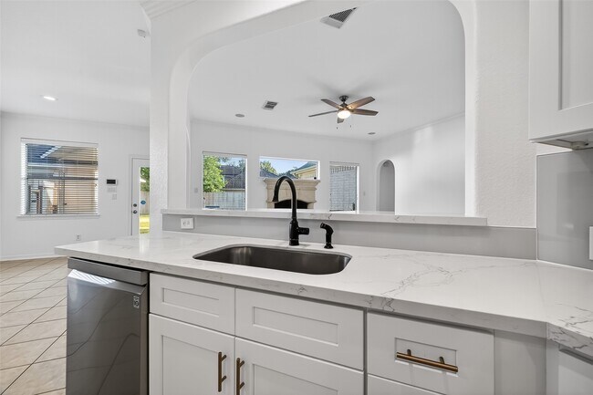 Building Photo - 22115 Oakcreek Hollow Ln