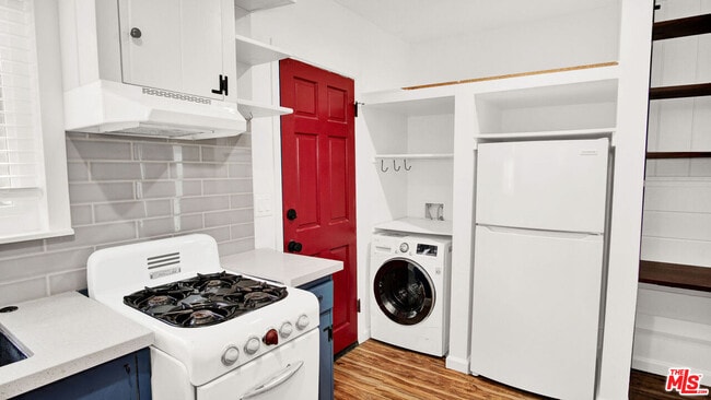 Building Photo - 1007 Sunmore Ln