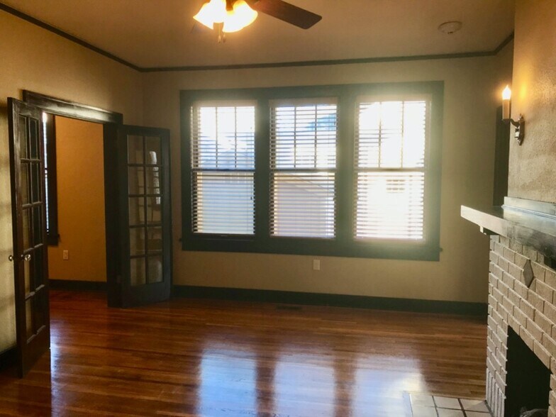 Building Photo - 616 E 7th St