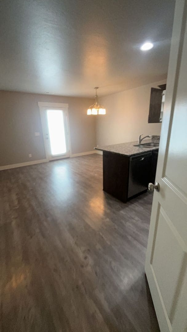 Building Photo - Spacious Townhome with 1 car garage w/ Mountain Views