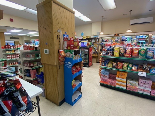 Building Photo - 3550 N Lake Shore Dr