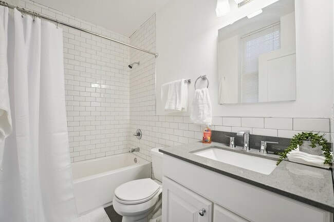 Building Photo - 7138 S Prairie Ave