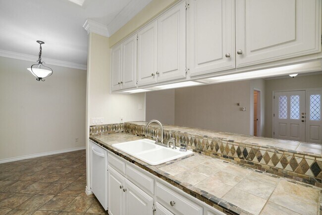 Building Photo - 2208 Indian Trail