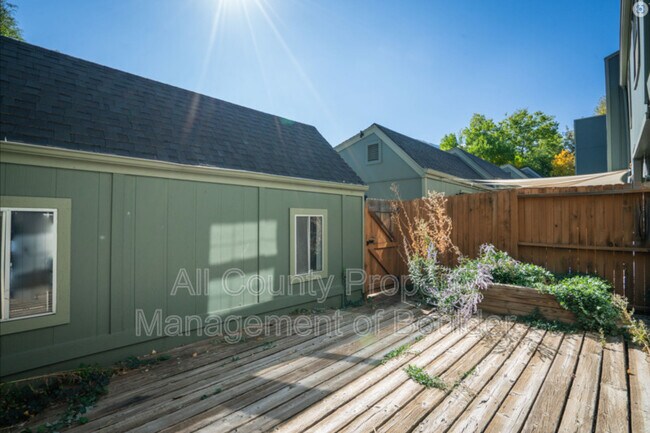Building Photo - 50 Benthaven Pl