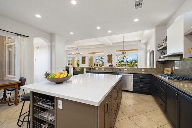 Building Photo - 96 Vía Bella