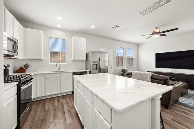 Building Photo - 24802 Landolfi Dr