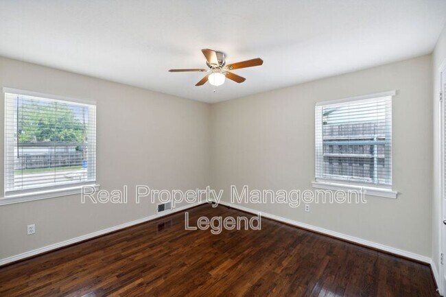 Building Photo - 9007 Sweetwater Dr