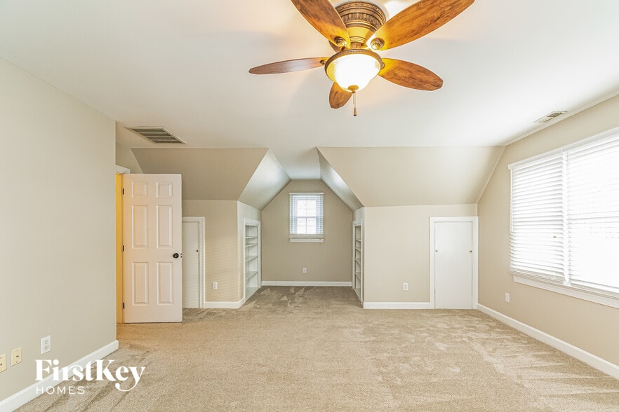 Building Photo - 205 Muirfield Ln