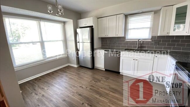 Building Photo - 3 Bed / 2 Bath Duplex in Blue Springs!