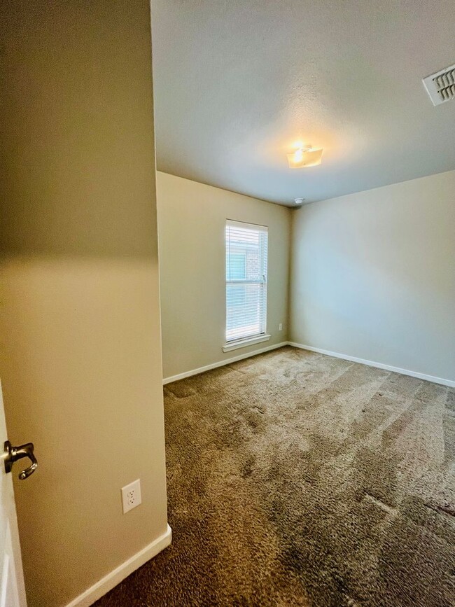 Building Photo - Bell Farms - 14411