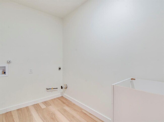 Building Photo - 2009 GATHRIGHT Cv