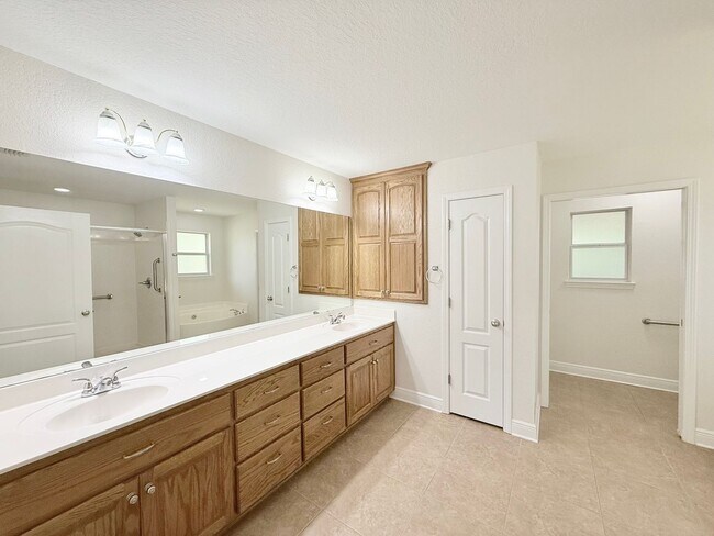 Building Photo - Custom-Built 3-Bedroom Home