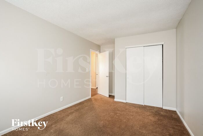 Building Photo - 6903 Hardwood Dr