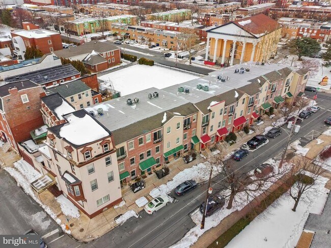 Building Photo - 715 Brown St