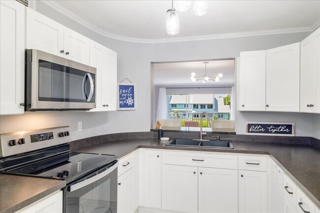 Building Photo - 6124 S River Run Dr
