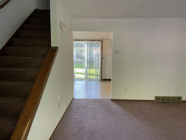 Building Photo - 4165 W Ridge Rd