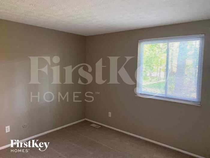 Building Photo - 815 Mcdonell Dr