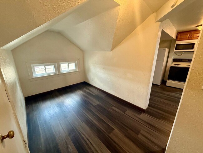 Building Photo - 210 N 1st Ave