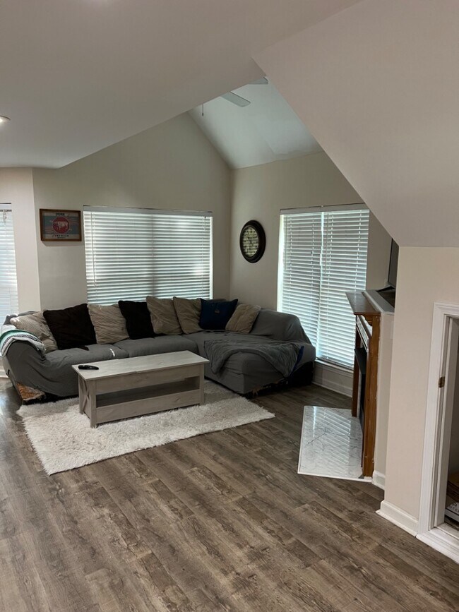 Building Photo - 704 Bunkhouse Dr