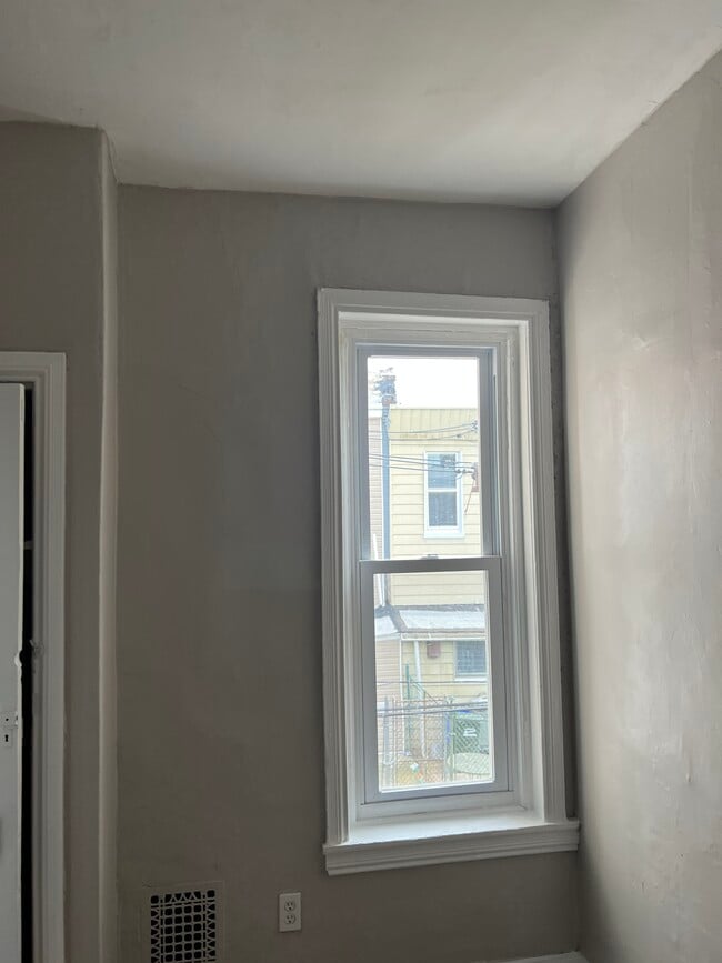 Building Photo - 2361 N Cleveland St