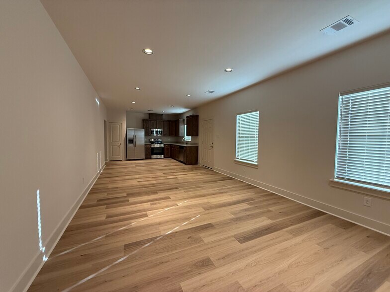 Building Photo - 207 Railroad Ave