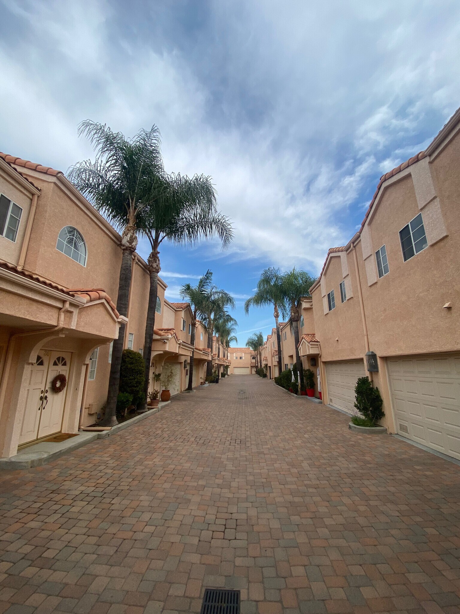 Building Photo - 5200 White Oak Ave