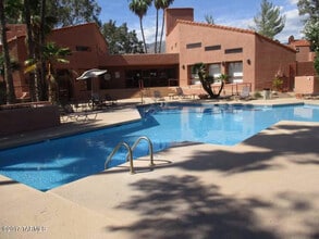 Building Photo - 5051 N Sabino Canyon Rd